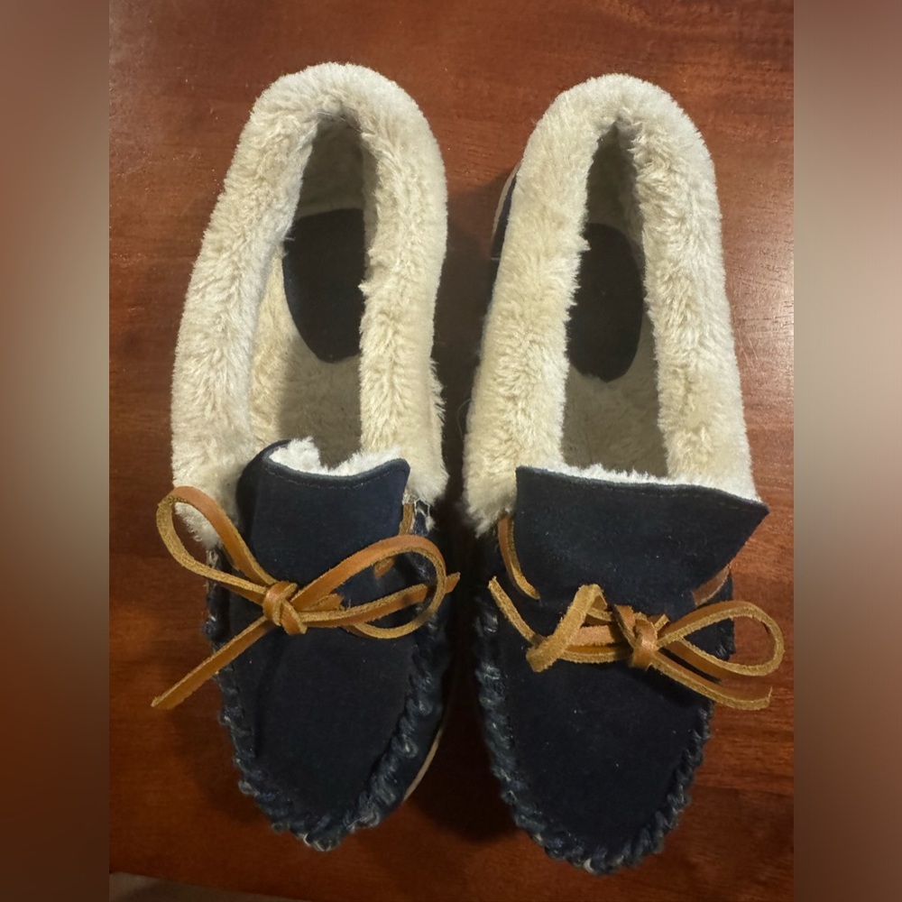 White Mountain Womens Moccasin Slippers Navy Blue  Faux Fur Slip On 6 M